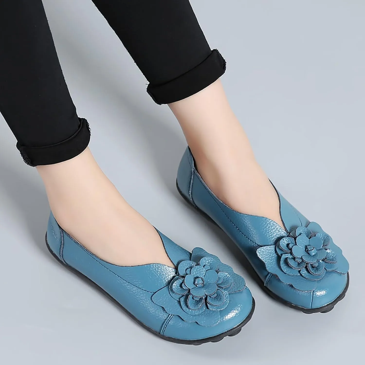 Womens Genuine Leather Loafers Wide Width Slip on Casual Round Toe Moccasins Driving Flats Lightweight Mom Nurse Walking Shoes