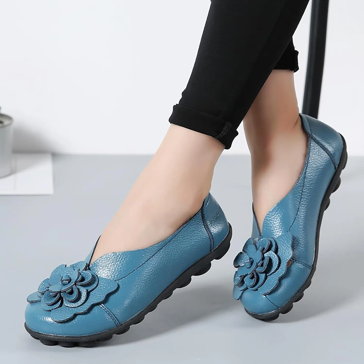 Womens Genuine Leather Loafers Wide Width Slip on Casual Round Toe Moccasins Driving Flats Lightweight Mom Nurse Walking Shoes
